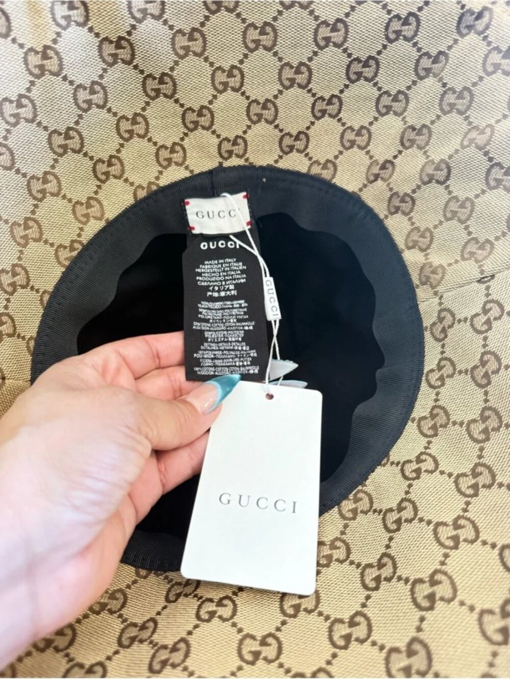 Gucci GG Supreme Bucket Hat - Picture 7 of 8